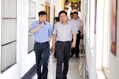 2012年7月5日，时任嘉兴市委书记李卫宁一行调研公司党建工作