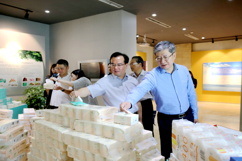 2019年 5月22日，时任浙江省社会组织综合党委专职副书记、省民政厅社会组织管理局局长蔡国华莅临8868体育首页登录调研企业发展情况和党建工作