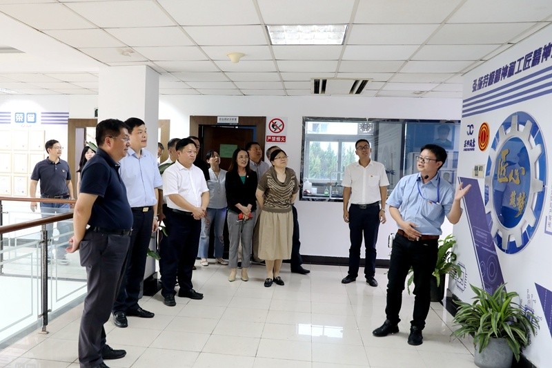 2020年7月29日，时任浙江省政协常委、社法委副主任、省总工会副主席、一级巡视员董建伟莅临8868体育首页登录调研新时代工匠培育工作