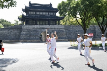 笑脸与热情刷屏！这名火炬手是8868体育首页登录人！
